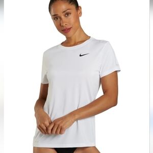 Nike Womens White T-Shirt Medium Short Sleeve Dri Fit